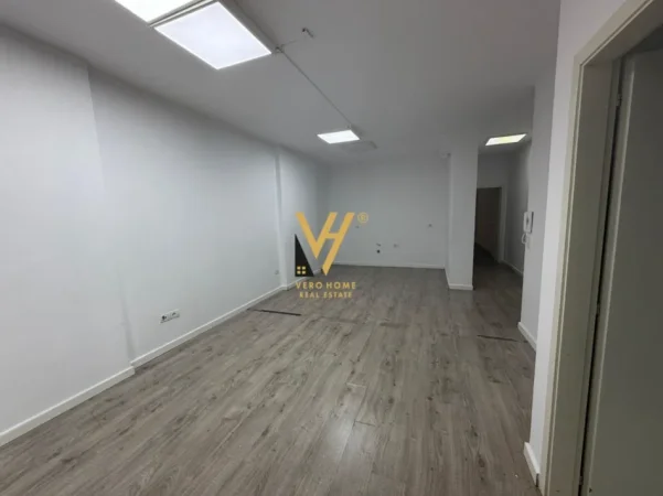 Tirane, jepet me qera zyre Kati 0, 82 m² 820 € (STADIUMI DINAMO)