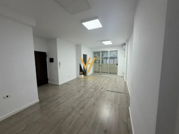 Tirane, jepet me qera zyre Kati 0, 82 m² 820 € (STADIUMI DINAMO)