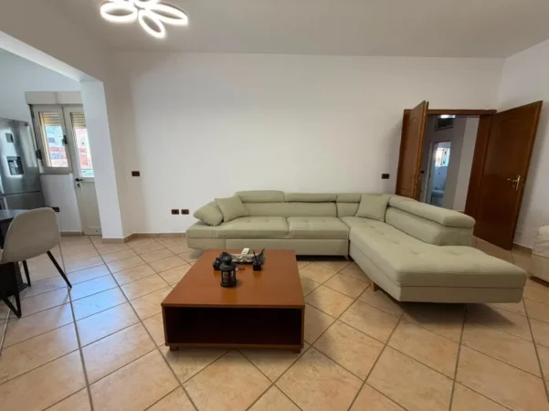 Tirane, jepet me qera apartament 2+1 Kati 3, 95 m² 650 € (21 Dhjetori)