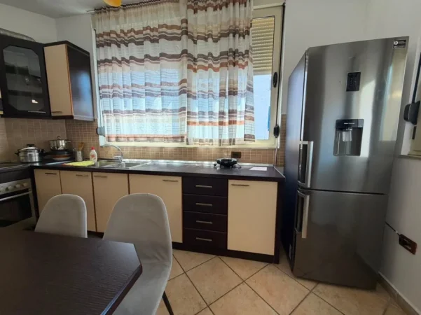 Tirane, jepet me qera apartament 2+1 Kati 3, 95 m² 650 € (21 Dhjetori)