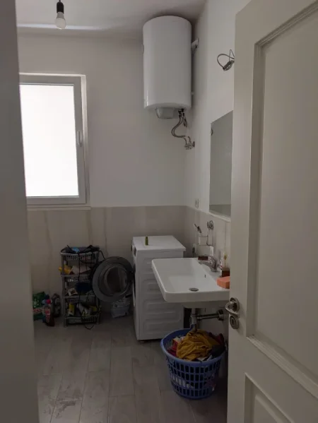Tirane, jepet me qera Vile 2+1+Ballkon Kati 1, 120 m² 55000 leke