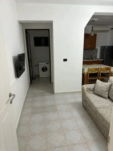 Tirane, jepet me qera apartament 1+1 Kati 1, 45 m² 450 € (Komuna e Parisit)