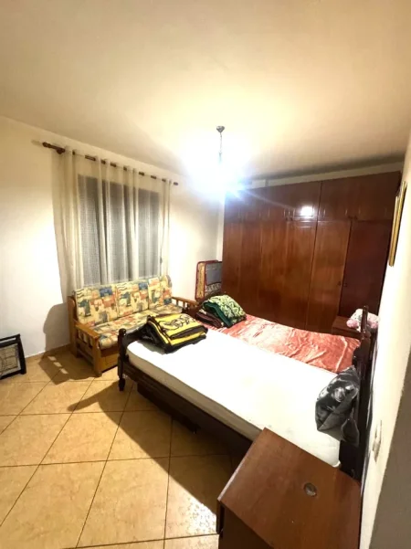 🏡 Jepet me Qera Apartament 2+1 tek Komuna e Parisit,  500 mije leke