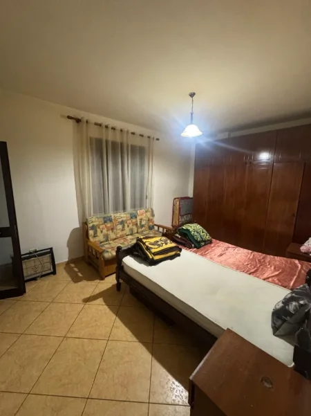 🏡 Jepet me Qera Apartament 2+1 tek Komuna e Parisit,  500 mije leke