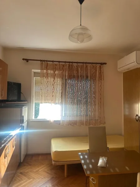 Tirane, jepet me qera apartament 2+1 Kati 4, 45 m² 400 € (Rruga Myslym Shyri)
