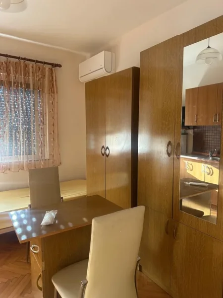 Tirane, jepet me qera apartament 2+1 Kati 4, 45 m² 400 € (Rruga Myslym Shyri)