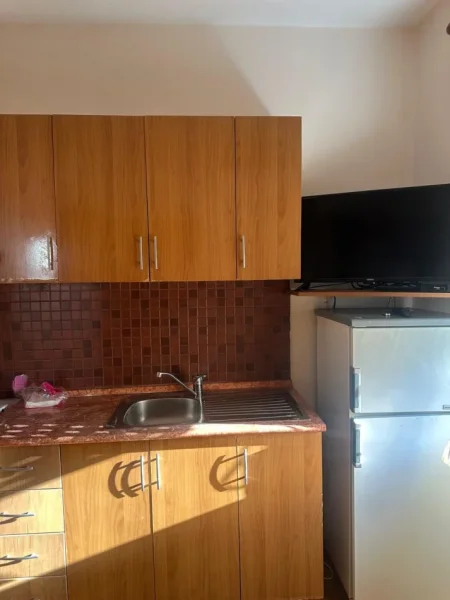 Tirane, jepet me qera apartament 2+1 Kati 4, 45 m² 400 € (Rruga Myslym Shyri)