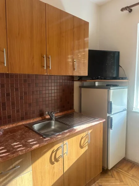 Tirane, jepet me qera apartament 2+1 Kati 4, 45 m² 400 € (Rruga Myslym Shyri)