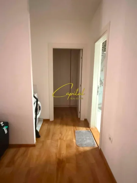 Tirane, jepet me qera apartament 1+1 Kati 2, 60 m² 600 € (ISH STACIONI TRENIT)