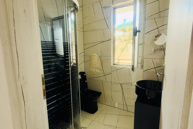 Tirane, jepet me qera apartament 2+1+Aneks+Ballkon Kati 4, 137 m² 1.200 € (Liqeni i Thate)
