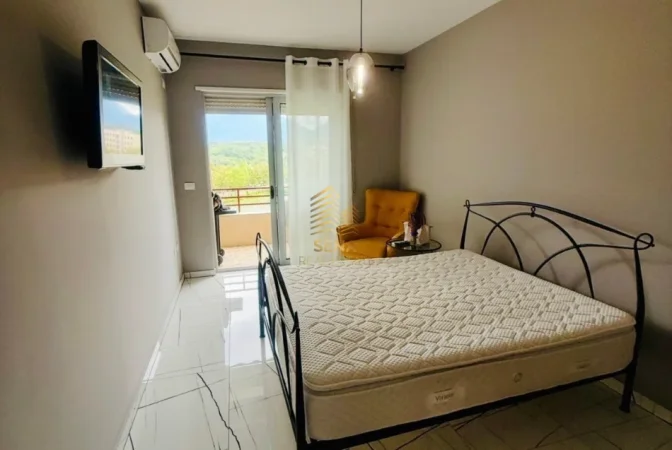 Tirane, jepet me qera apartament 2+1+Aneks+Ballkon Kati 4, 137 m² 1.200 € (Liqeni i Thate)