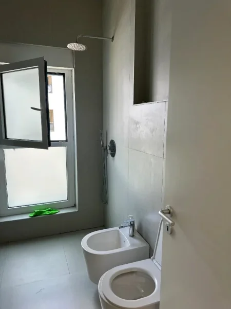 Tirane, jepet me qera apartament 2+1 Kati 8, 80 m² 600 € (Ali Demi)