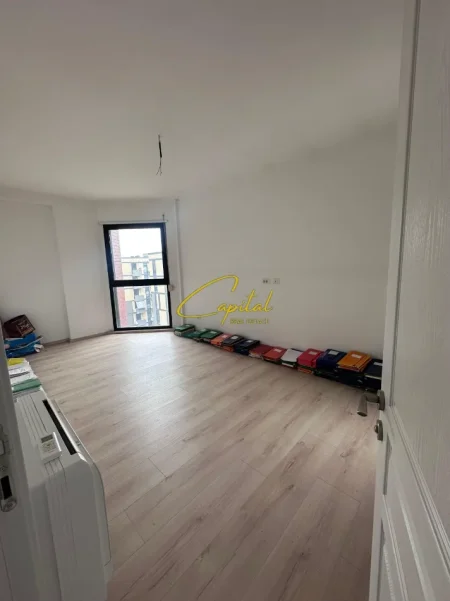 Tirane, jepet me qera ambjent biznesi Kati 6, 90 m² 770 € (STACIONI TRENIT)