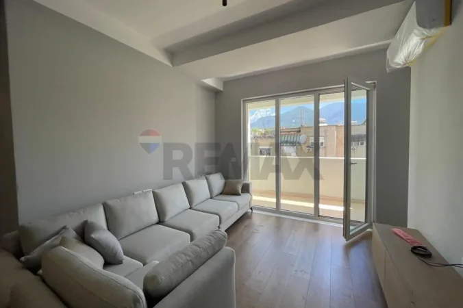 Tirane, jepet me qera apartament 2+1 Kati 3, 120 m² 550 € (Shkolla Bashkuar)
