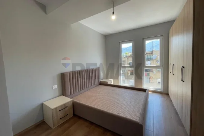 Tirane, jepet me qera apartament 2+1 Kati 3, 120 m² 550 € (Shkolla Bashkuar)