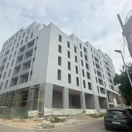 Tirane, shitet apartament 2+1+Ballkon , 110 m² 158.000 € (Ali Demi)