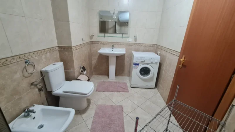 Tirane, jap me qera apartament 2+1 Kati 2, 115 m² 660 mije leke (Rr. Don Bosko)