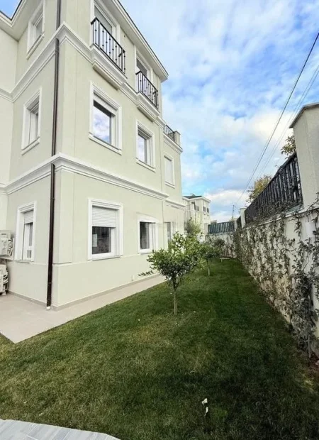 Tirane, jepet me qera Vile 4+1+Ballkon , 300 m² 2.500 € (Teg)