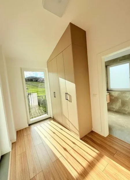 Tirane, jepet me qera Vile 4+1+Ballkon , 300 m² 2.500 € (Teg)