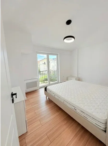 Tirane, jepet me qera Vile 4+1+Ballkon , 300 m² 2.500 € (Teg)