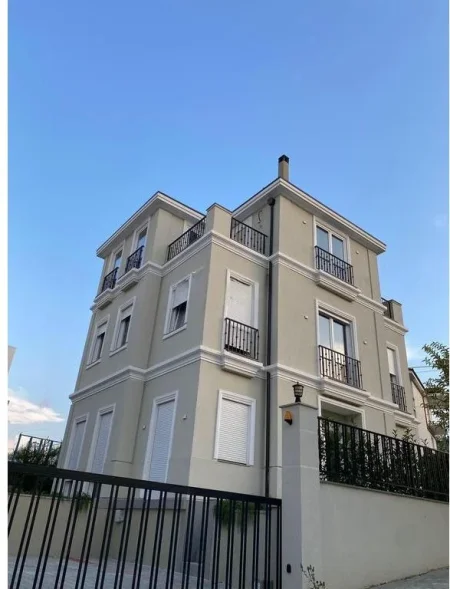 Tirane, jepet me qera Vile 4+1+Ballkon , 300 m² 2.500 € (Teg)