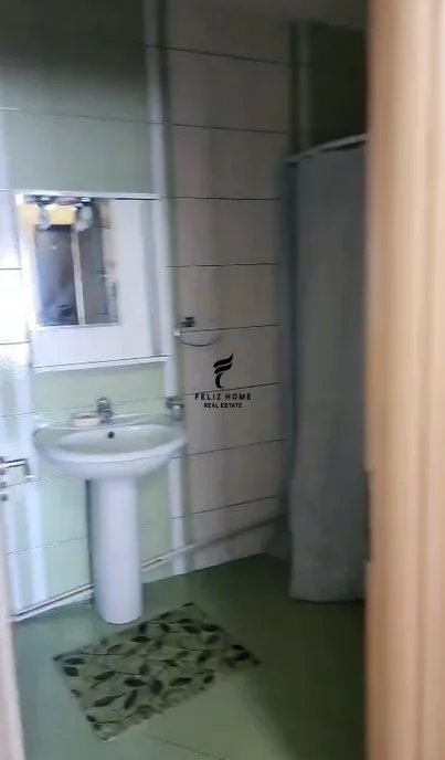 Tirane, jepet me qera apartament 1+1 Kati 3, 90 m² 360 € (FRESKU)