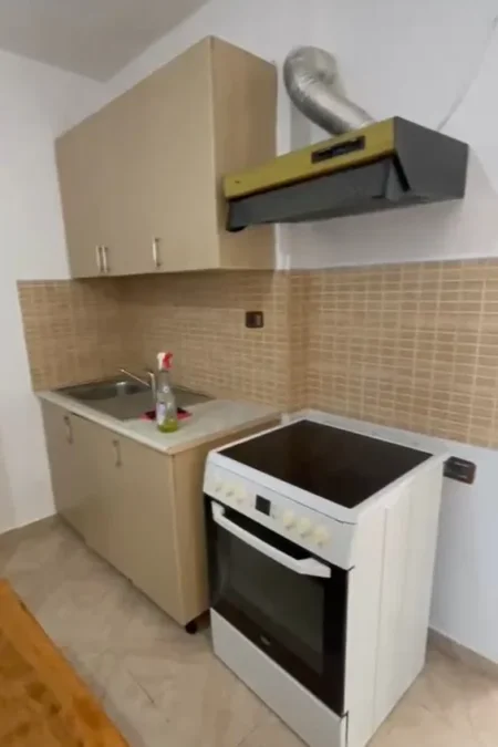 Tirane, jepet me qera garsonier , 320 € (Vasil Shanto)
