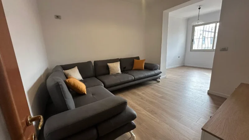 Tirane, jepet me qera apartament 2+1 Kati 5, 75 m² 800 € (SHESHI WILLSON)