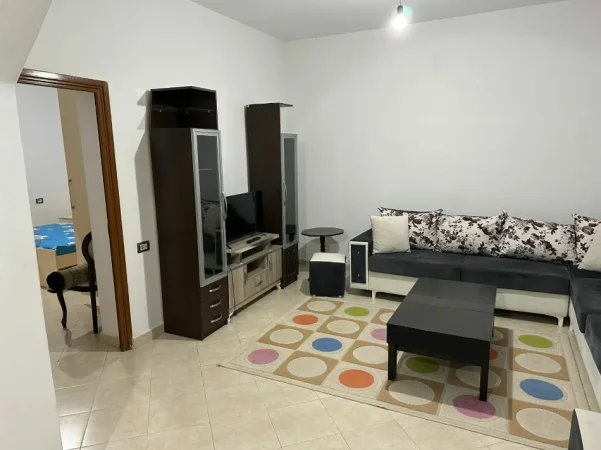 Tirane, jepet me qera apartament 1+1 Kati 1, 350 € 