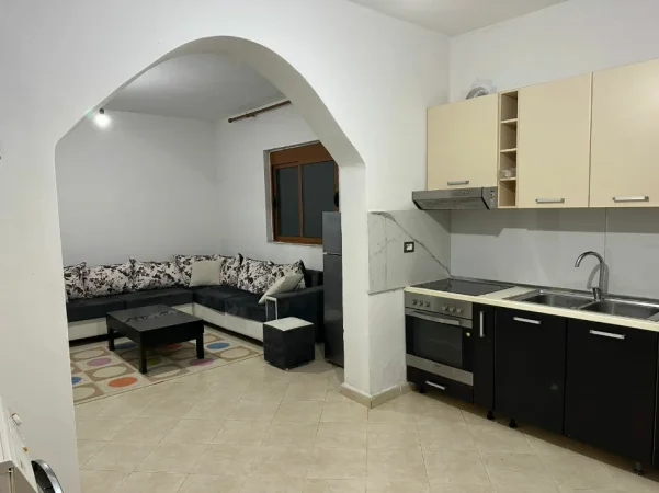 Tirane, jepet me qera apartament 1+1 Kati 1, 350 € 
