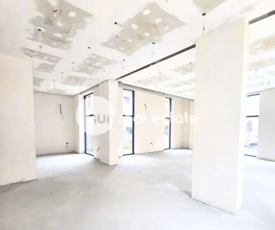 Shkoder, jepet me qera ambjent biznesi Kati 1, 290 m² 1.500 € (QENDER)
