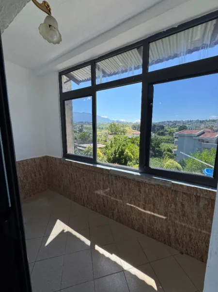 Tirane, shes apartament 1+1 Kati 4, 60 m² 108.000 € (Kryegjyshata)