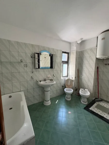 Tirane, shes apartament 1+1 Kati 4, 60 m² 108.000 € (Kryegjyshata)