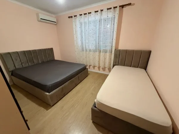 Tirane, jepet me qera apartament 1+1 Kati 2, 60 m² 550 € (Rruga Dalip Zavani)