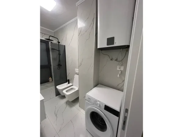 Tirane, jepet me qera apartament 1+1+Ballkon Kati 5, 70 m² 550 € (Jordan Misja)