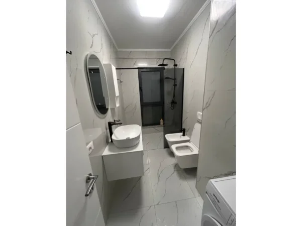 Tirane, jepet me qera apartament 1+1+Ballkon Kati 5, 70 m² 550 € (Jordan Misja)