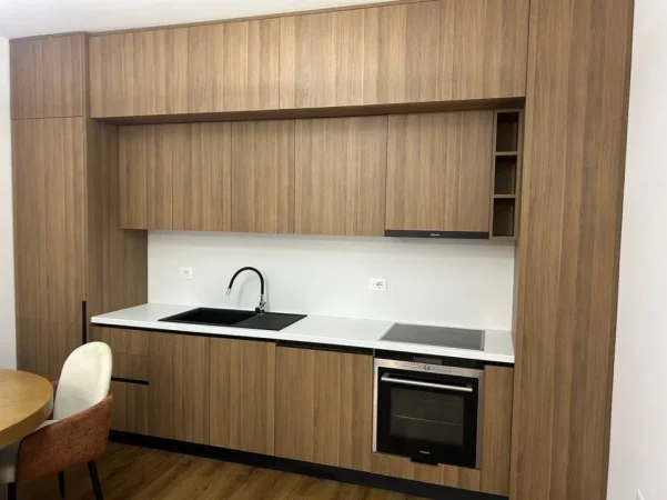Tirane, jepet me qera apartament 1+1+Ballkon Kati 5, 70 m² 550 € (Jordan Misja)