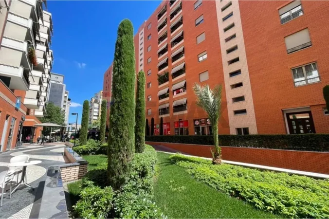 Tirane, jepet me qera apartament 1+1+Ballkon , 77 m² 700 € (Kompleksi Delijorgji)
