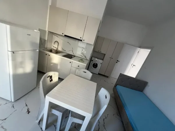 Tirane, jepet me qera 1+1 Kati 1, 30 m² 315 € 