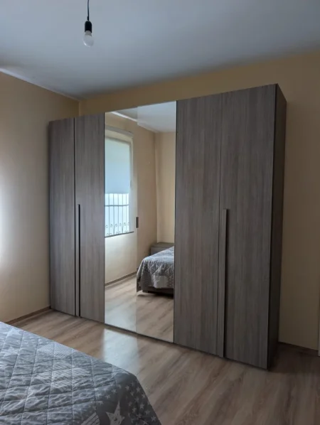 Tirane, jepet me qera Vile 2+1+Ballkon Kati 1, 120 m² 55000 leke