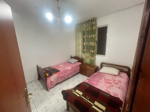 Tirane, jepet me qera apartament 1+1 Kati 1, 50 m² 300 € 