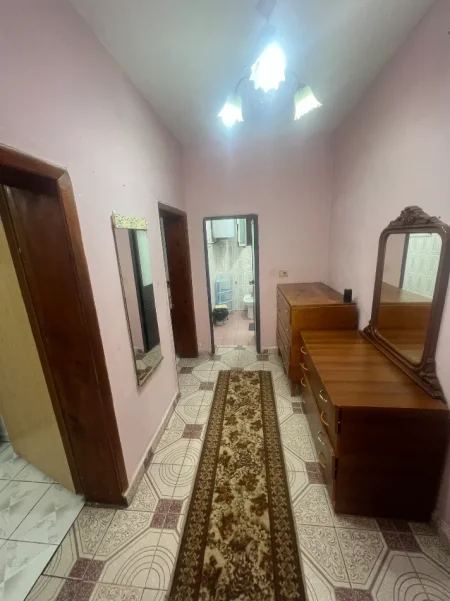 Tirane, jepet me qera apartament 1+1 Kati 1, 50 m² 300 € 