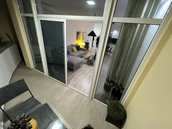 Tirane, jepet me qera apartament 1+1+Ballkon Kati 4, 80 m² 740 € (rruga e kavajes)