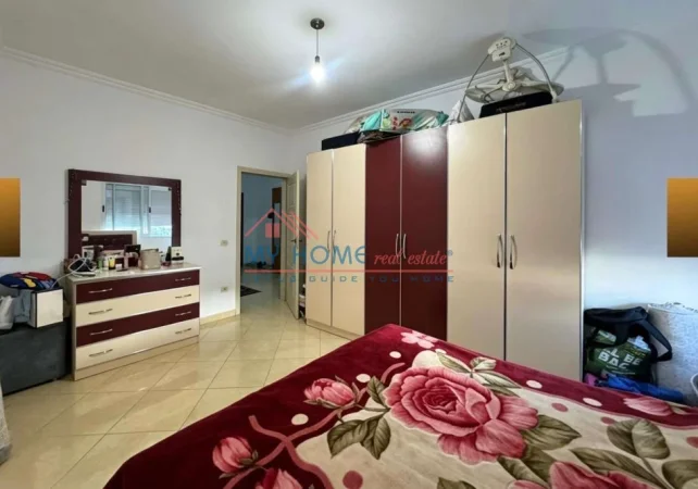 Tirane, jepet me qera apartament 2+1+Ballkon Kati 2, 117 m² 450 € (Rruga Shefqet Kuka)