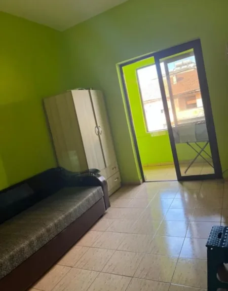 Tirane, shitet apartament 1+1 Kati 3, 47 m² 126.000 € (Medreseja)