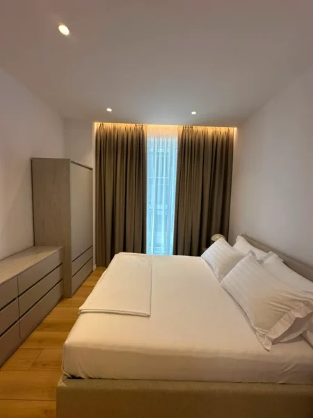 Tirane, jepet me qera apartament 1+1+Ballkon Kati 2, 75 m² 1.100 € (Komuna e Parisit)