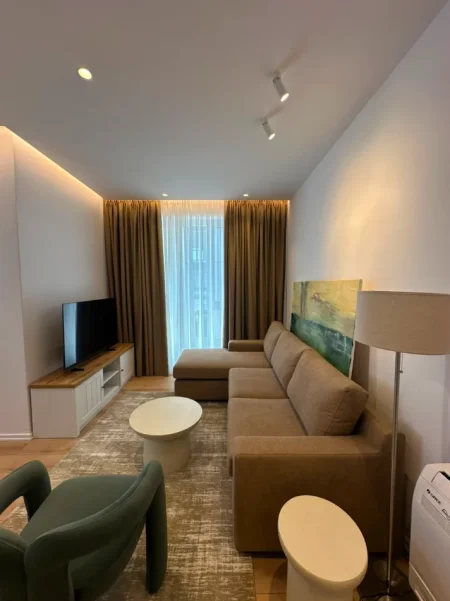 Tirane, jepet me qera apartament 1+1+Ballkon Kati 2, 75 m² 1.100 € (Komuna e Parisit)