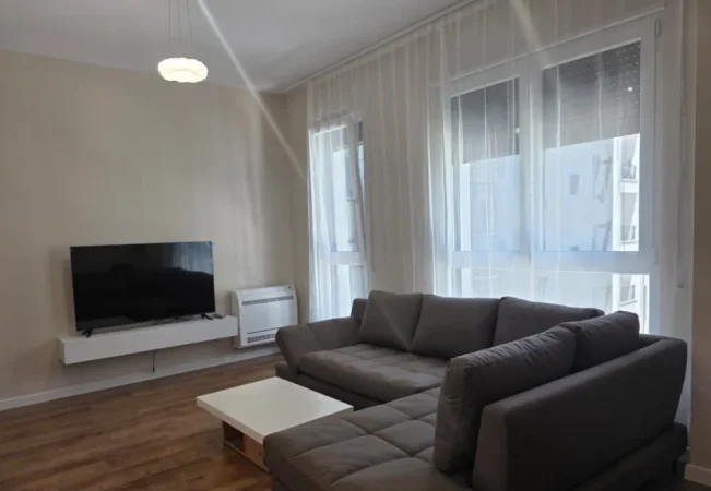 Tirane, jepet me qera apartament 1+1 Kati 3, 65 m² 530 € (Rruga 5 Maji)
