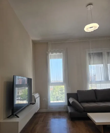 Tirane, jepet me qera apartament 1+1 Kati 3, 65 m² 530 € (Rruga 5 Maji)