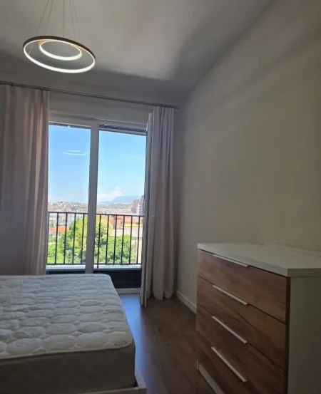 Tirane, jepet me qera apartament 1+1 Kati 3, 65 m² 530 € (Rruga 5 Maji)